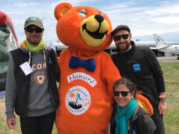 Cour d'Éole propose des ateliers de team-building avec des cerfs-volants